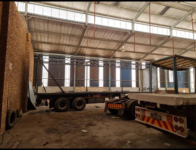 1,000M² WAREHOUSE TO LET IN WADEVILLE